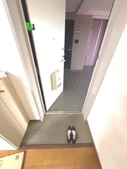 物件内観写真18　(玄関)