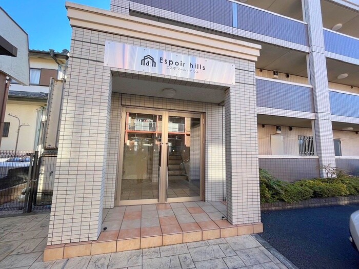 物件外観写真2　(エントランス部分)