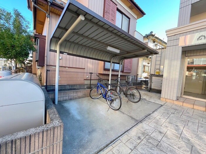 物件外観写真3　(駐輪場)