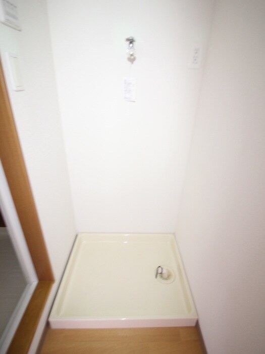 物件内観写真15　(洗濯機置場)