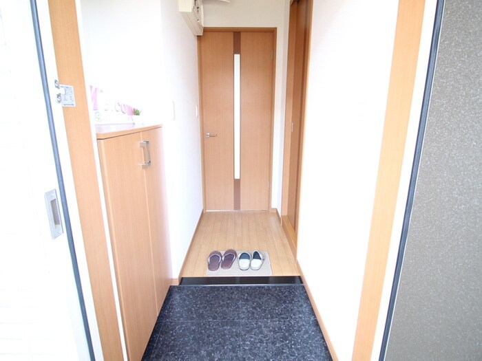 物件内観写真18　(玄関)