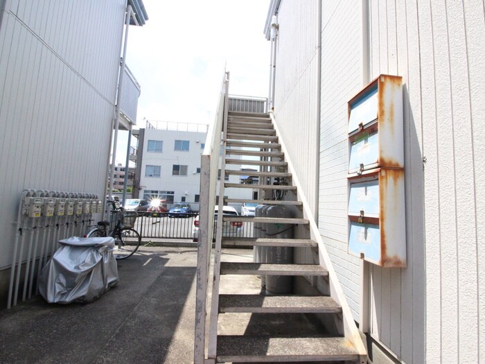 物件外観写真2　(エントランス部分)