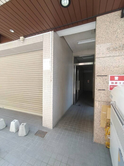 物件外観写真3　(エントランス部分)