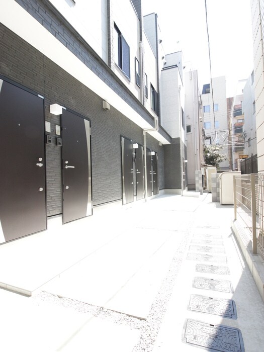 物件外観写真4　(エントランス部分)