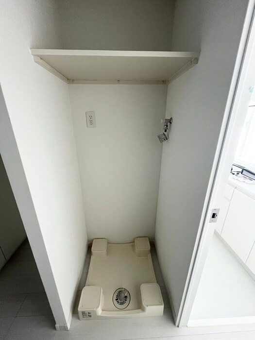 物件内観写真16　(洗濯機置場)