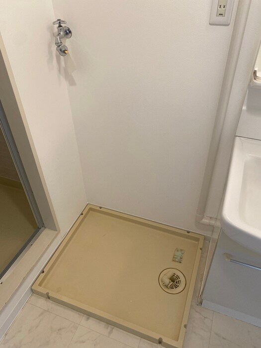 物件内観写真10　(洗濯機置場)