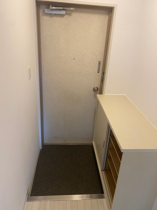 物件内観写真13　(玄関)