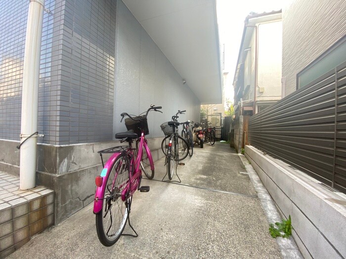 物件外観写真3　(駐輪場)