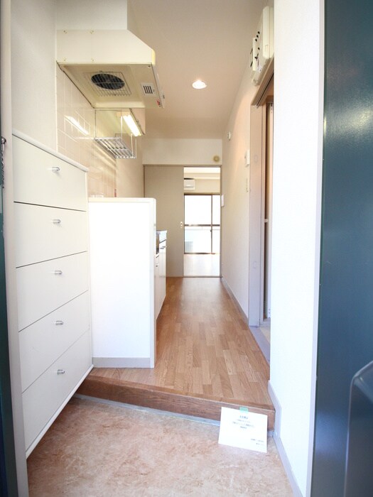 物件内観写真16　(玄関)