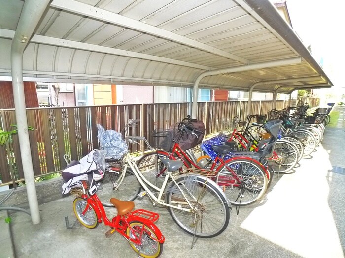物件外観写真4　(駐輪場)