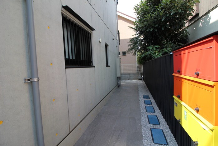 物件外観写真4　(エントランス部分)