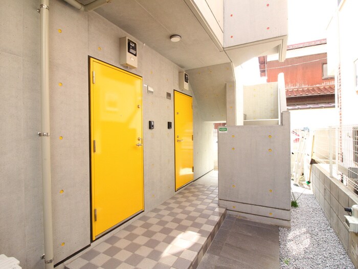 物件外観写真6　(エントランス部分)