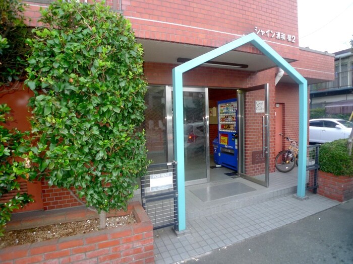 物件外観写真2　(エントランス部分)