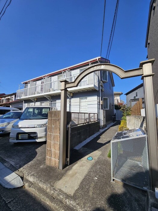 物件外観写真2　(エントランス部分)