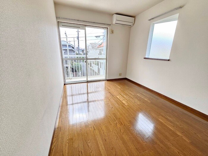 物件内観写真7　(室内からの展望)