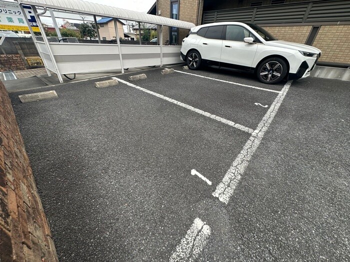 物件外観写真3　(駐車場)