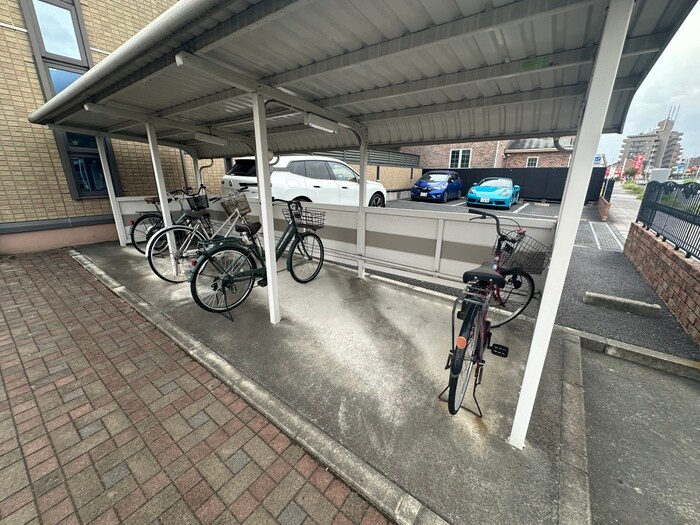 物件外観写真5　(駐輪場)