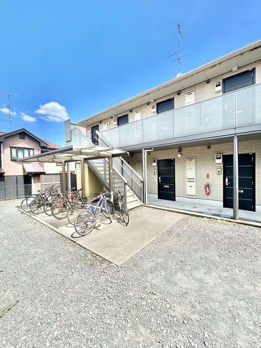 物件外観写真3　(バイク置き場)