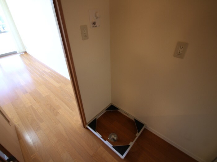 物件内観写真17　(洗濯機置場)