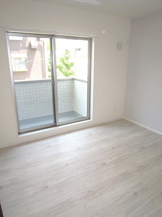 物件内観写真8　(室内からの展望)