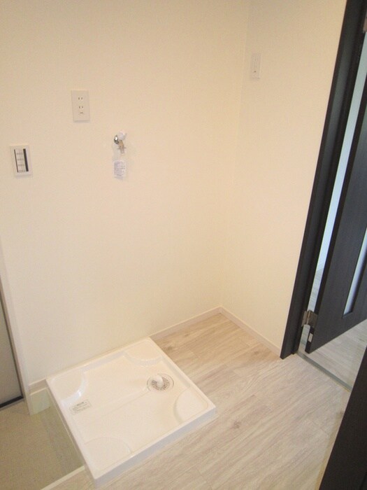 物件内観写真18　(洗濯機置場)