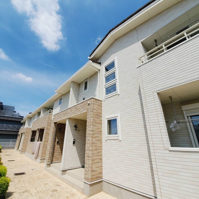 物件外観写真1　(エントランス部分)