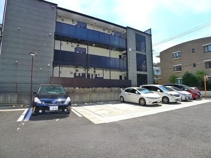 物件外観写真5　(駐車場)