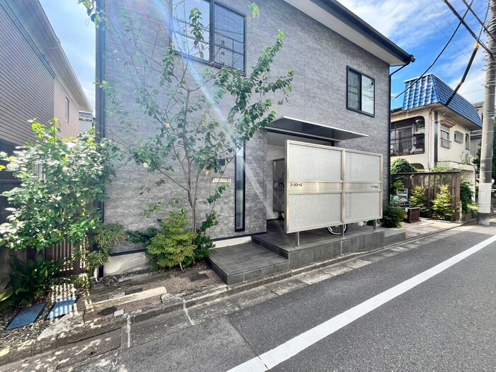 物件外観写真3　(エントランス部分)