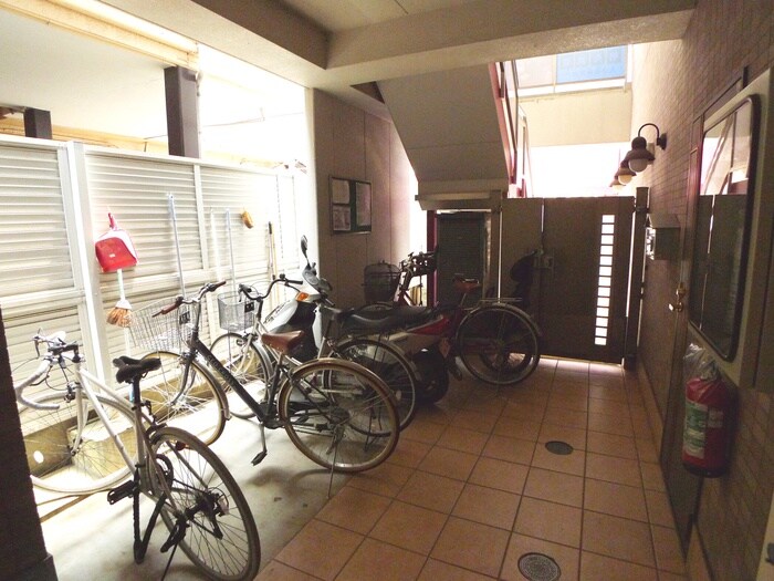 物件外観写真5　(駐輪場)