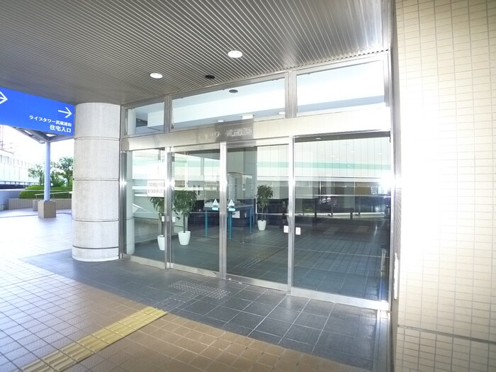 物件外観写真2　(エントランス部分)