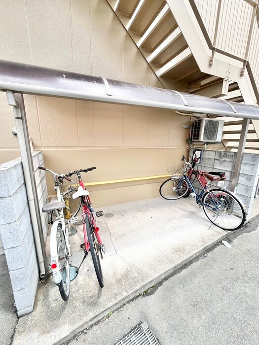 物件外観写真2　(駐輪場)