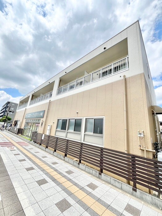 物件外観写真6　(エントランス部分)