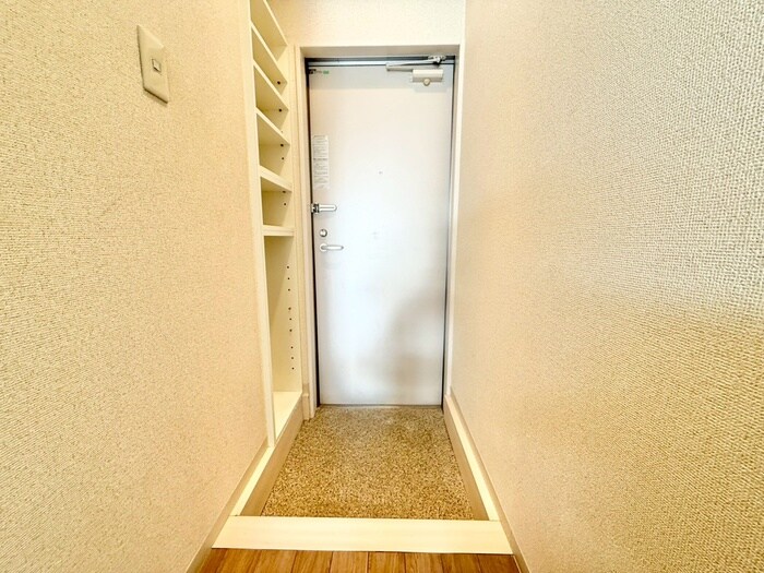 物件内観写真16　(玄関)