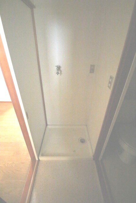 物件内観写真14　(洗濯機置場)