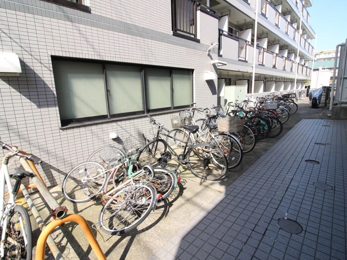 物件外観写真3　(駐輪場)