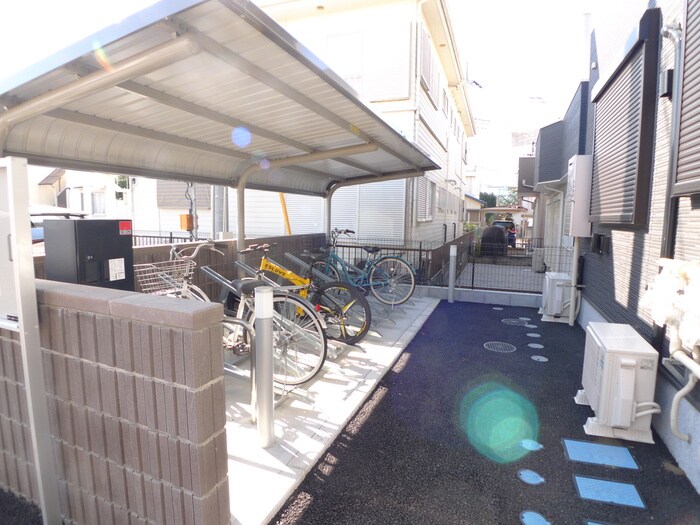 物件外観写真2　(駐輪場)