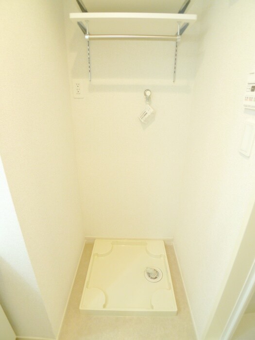 物件内観写真12　(洗濯機置場)