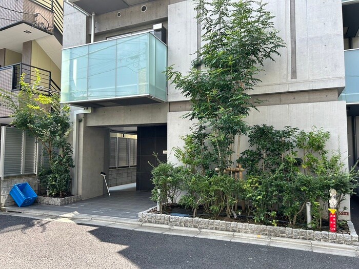 物件外観写真4　(エントランス部分)