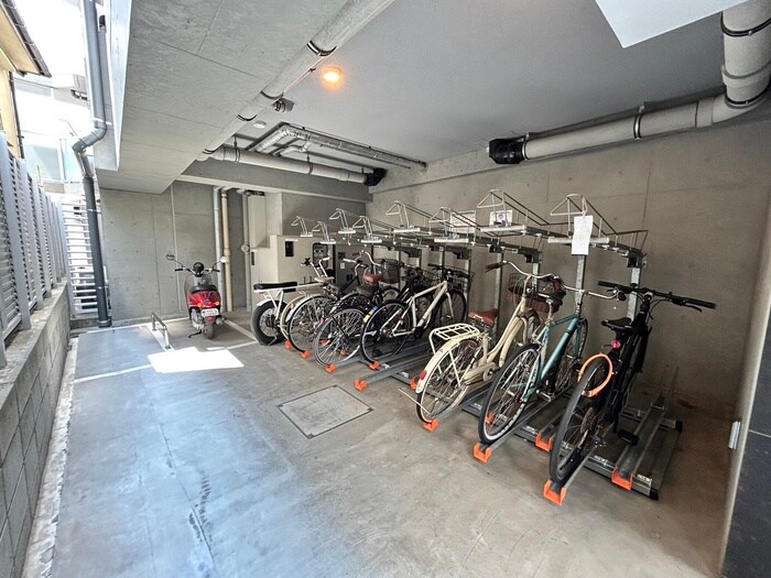 物件外観写真5　(駐輪場)