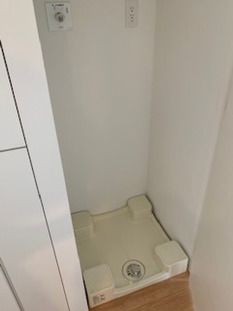 物件内観写真17　(洗濯機置場)