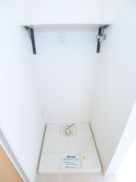 物件内観写真13　(洗濯機置場)