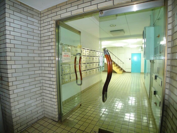 物件外観写真2　(エントランス部分)