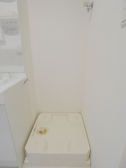 物件内観写真16　(洗濯機置場)