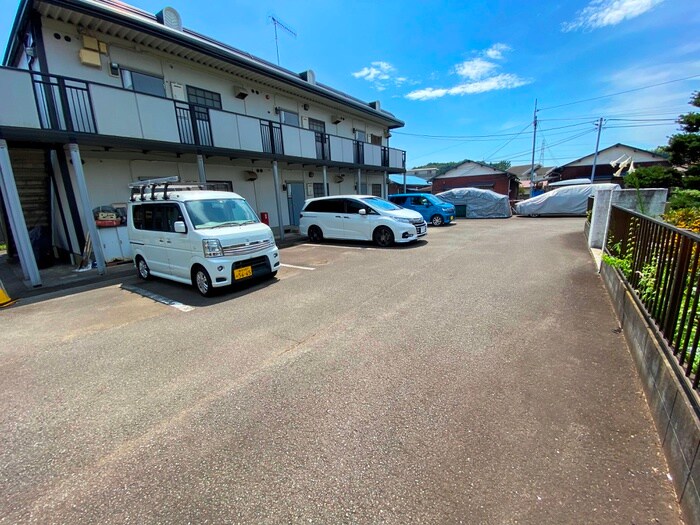 物件外観写真3　(駐車場)