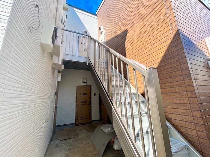 物件外観写真3　(エントランス部分)