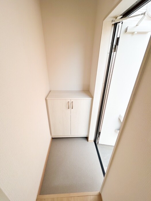 物件内観写真13　(玄関)