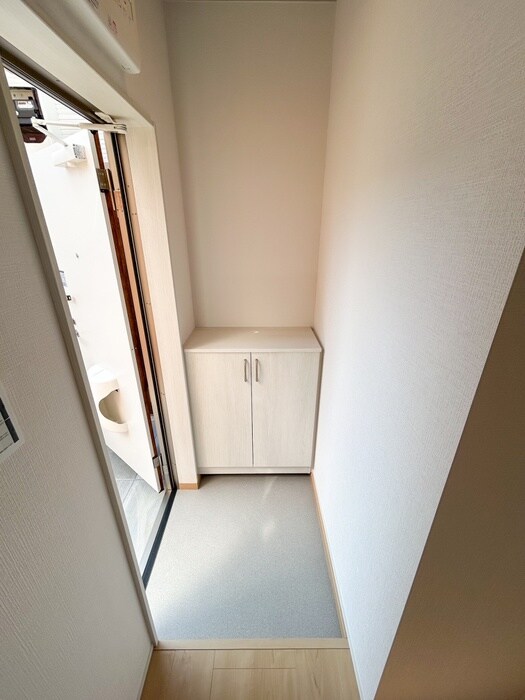 物件内観写真13　(玄関)