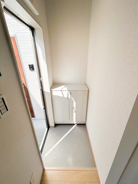 物件内観写真13　(玄関)