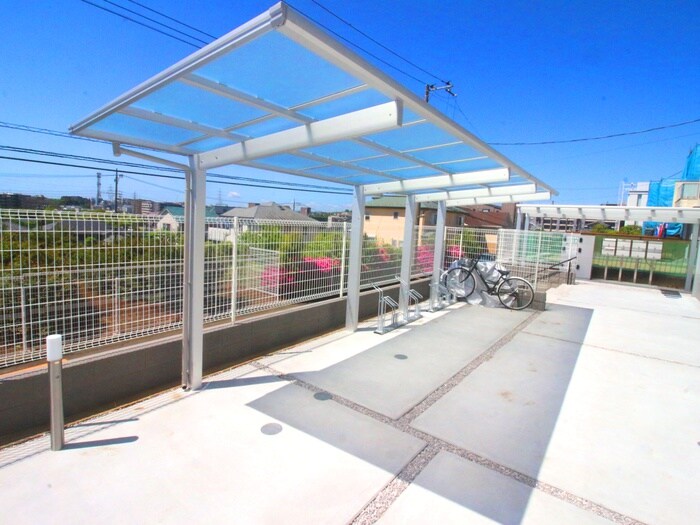 物件外観写真3　(駐輪場)