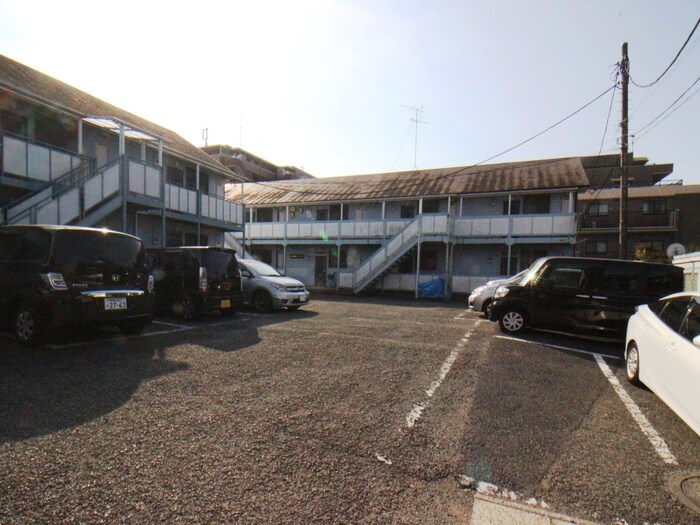 物件外観写真4　(駐車場)